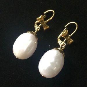 White mother of Pearl drop shape earrings